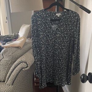 Women's Black Floral Long-Sleeve Top